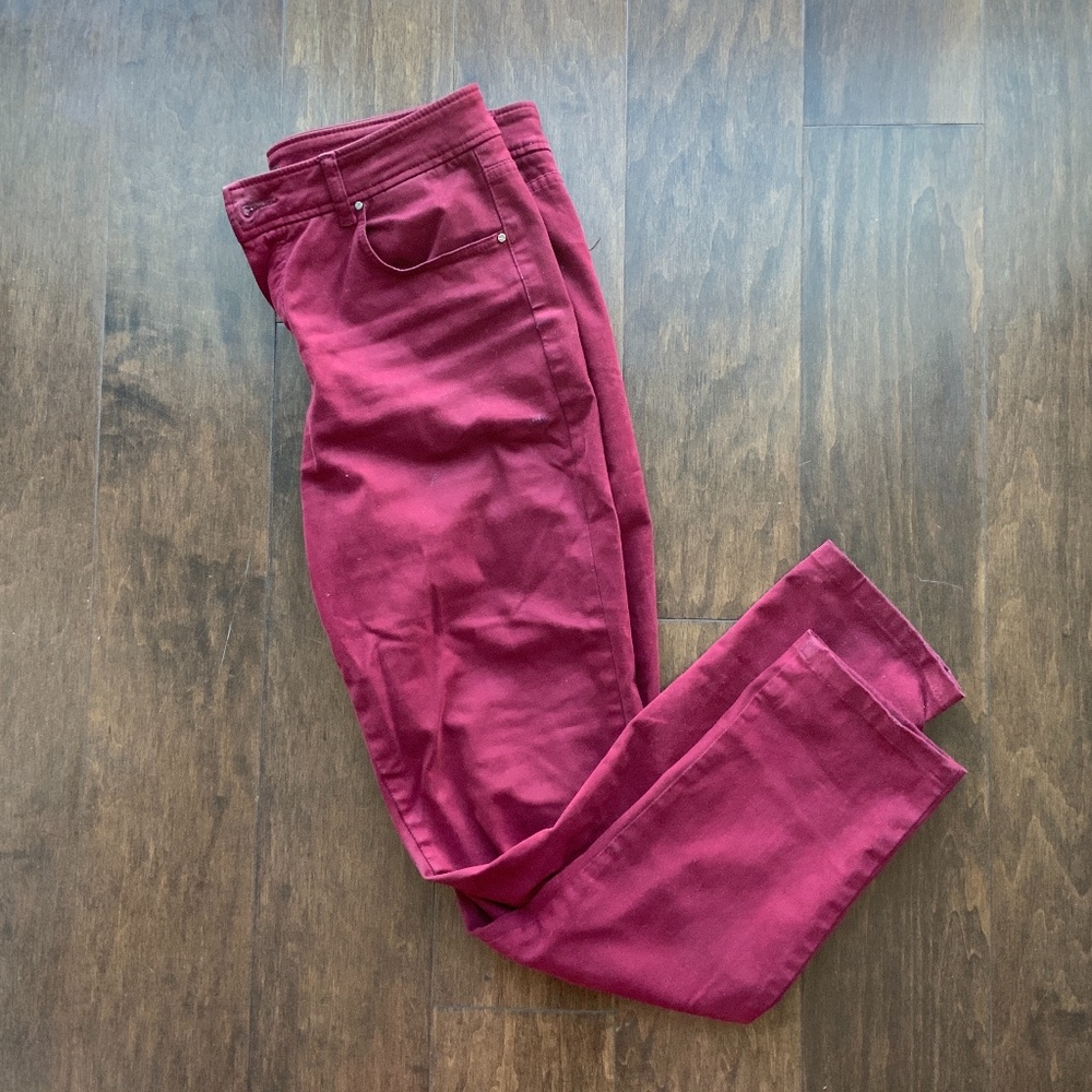 MASSIMO DUTTI Cropped Pants Burgundy Red. Size 6.